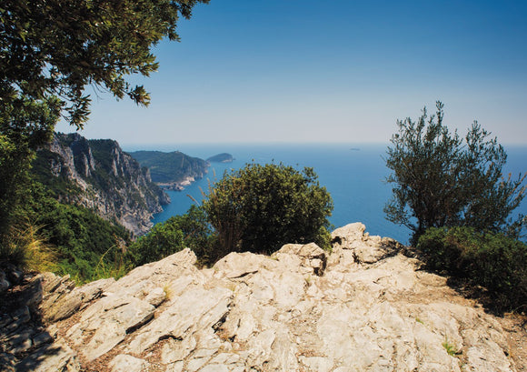 Lookout on the way to Portovenere